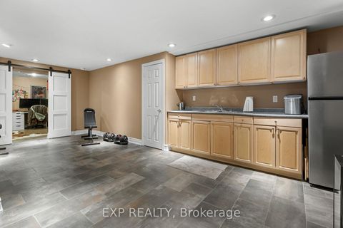 Photo 36 at 20 Malaren Road, Maple, Vaughan