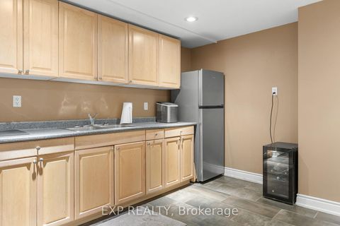 Photo 38 at 20 Malaren Road, Maple, Vaughan