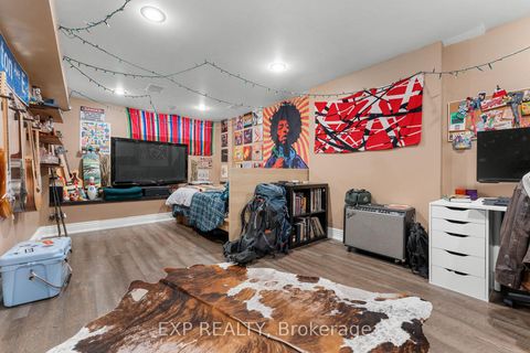 Photo 39 at 20 Malaren Road, Maple, Vaughan