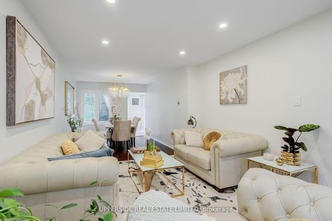 Photo 4 at 167 Covent Crescent, Aurora Highlands, Aurora