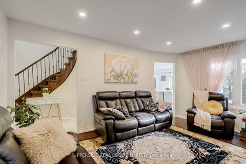 Photo 7 at 167 Covent Crescent, Aurora Highlands, Aurora