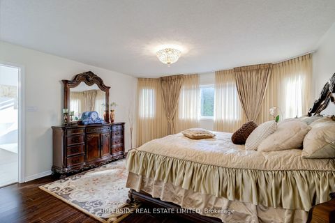 Photo 16 at 167 Covent Crescent, Aurora Highlands, Aurora