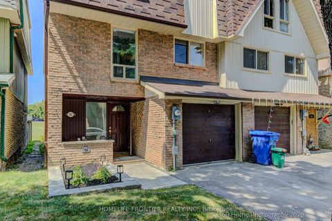 Photo 1 at 92 Poplar Crescent W, Aurora Highlands, Aurora