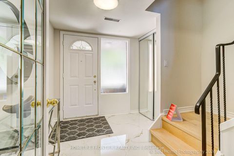 Photo 2 at 92 Poplar Crescent W, Aurora Highlands, Aurora