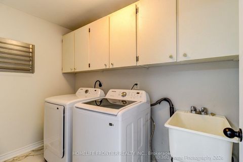 Photo 8 at 92 Poplar Crescent W, Aurora Highlands, Aurora