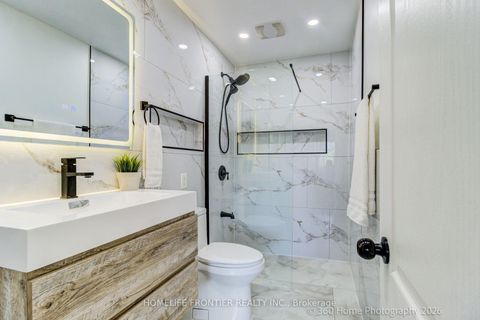 Photo 19 at 92 Poplar Crescent W, Aurora Highlands, Aurora