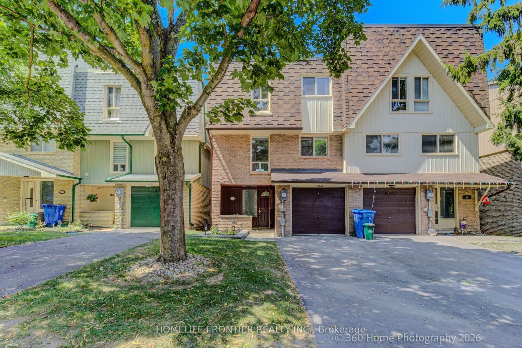 92 Poplar Crescent W, Aurora Highlands, Aurora photo 3