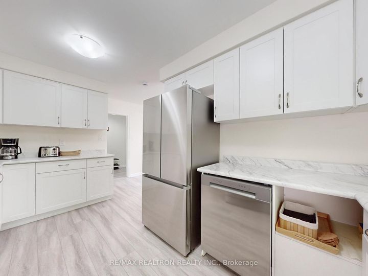 Photo 4 at 46 Palomino Crescent, Bayview Village, Toronto