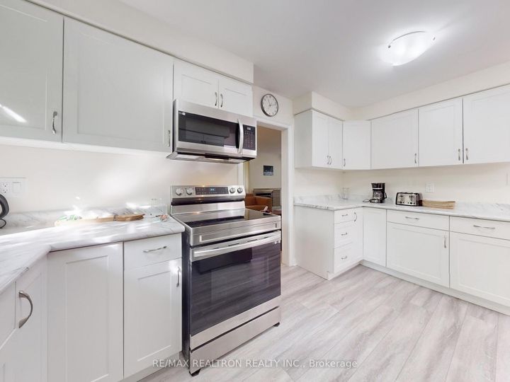 Photo 5 at 46 Palomino Crescent, Bayview Village, Toronto
