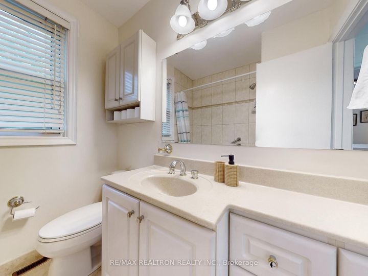 Photo 9 at 46 Palomino Crescent, Bayview Village, Toronto