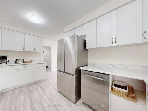 Photo 4 at 46 Palomino Crescent, Bayview Village, Toronto