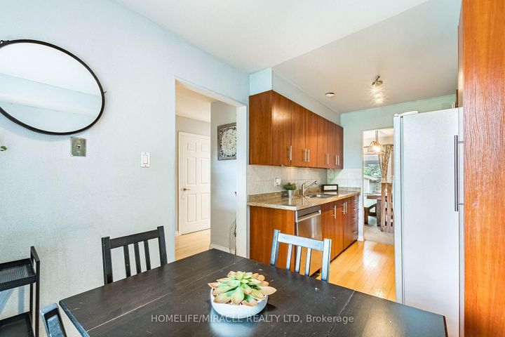 Photo 12 at 2335 Council Ring Road, Erin Mills, Mississauga