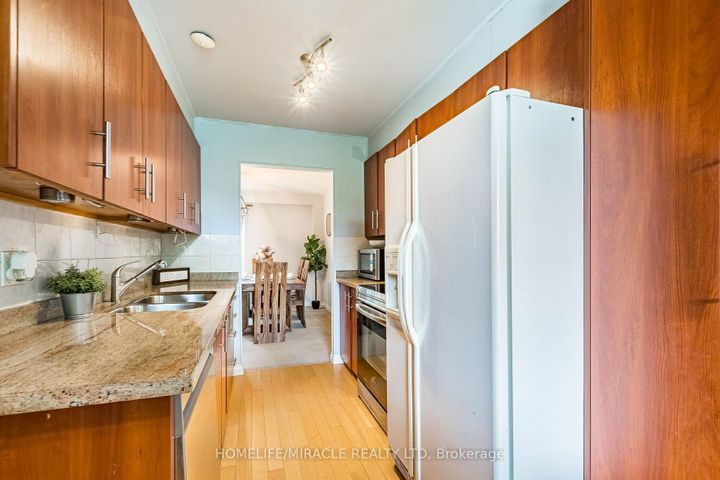 Photo 13 at 2335 Council Ring Road, Erin Mills, Mississauga