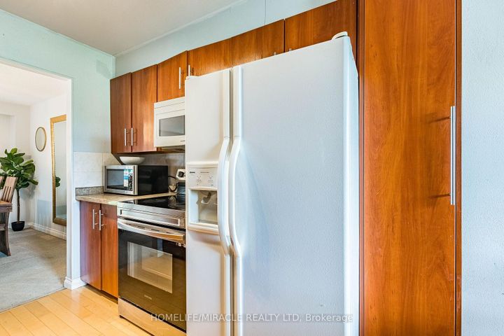 Photo 14 at 2335 Council Ring Road, Erin Mills, Mississauga