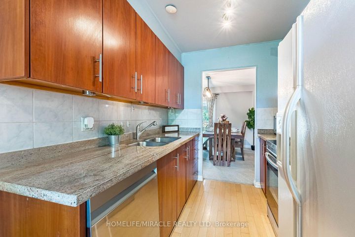 Photo 15 at 2335 Council Ring Road, Erin Mills, Mississauga