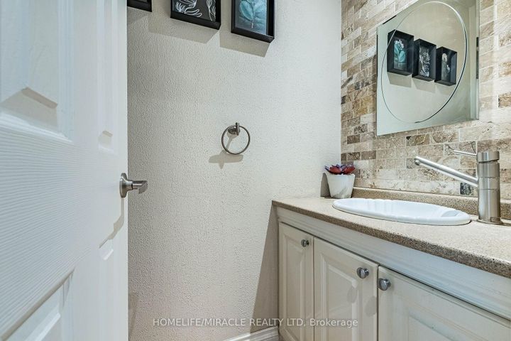 Photo 18 at 2335 Council Ring Road, Erin Mills, Mississauga