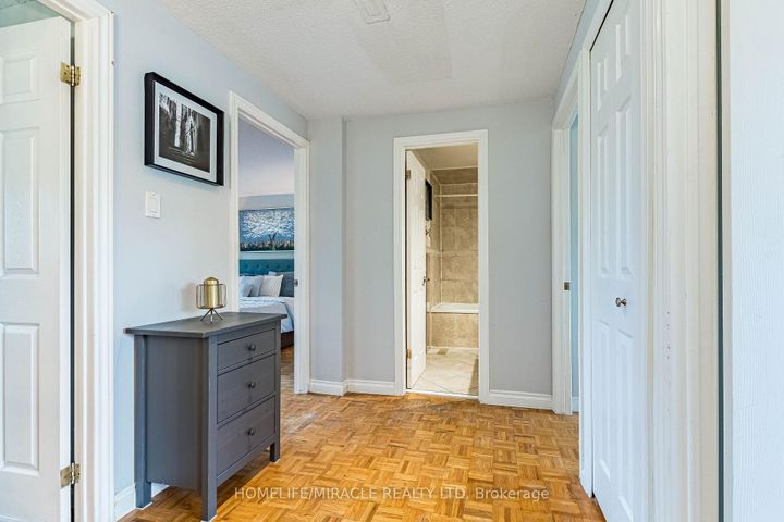 Photo 19 at 2335 Council Ring Road, Erin Mills, Mississauga