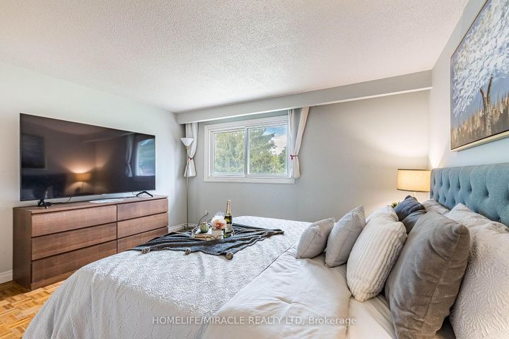 Photo 23 at 2335 Council Ring Road, Erin Mills, Mississauga