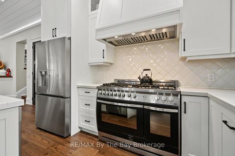 Photo 2 at 208 Thomas Street, Stayner, Clearview