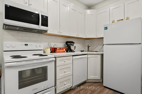 Photo 5 at 208 Thomas Street, Stayner, Clearview