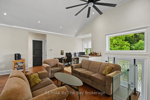 Photo 10 at 208 Thomas Street, Stayner, Clearview