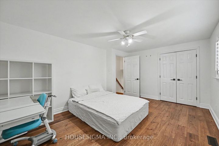 Photo 13 at 444 Withnell Crescent, WO West, Oakville