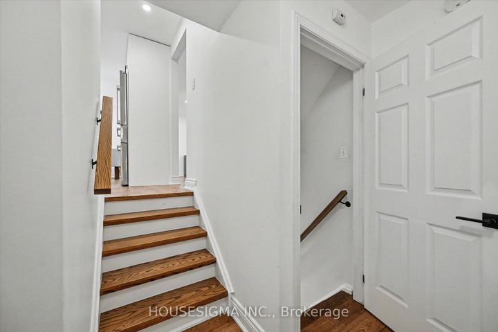 Photo 19 at 444 Withnell Crescent, WO West, Oakville