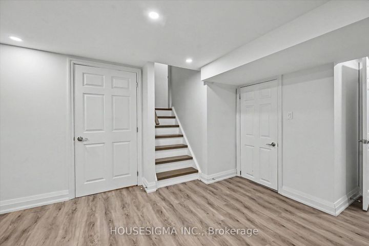 Photo 25 at 444 Withnell Crescent, WO West, Oakville