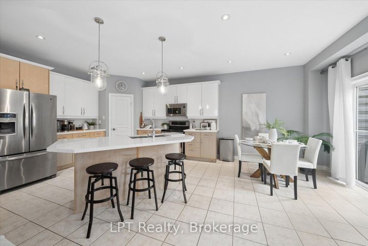 Photo 12 at 1329 Coldstream Drive, Taunton, Oshawa
