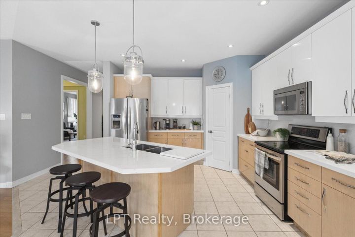 Photo 14 at 1329 Coldstream Drive, Taunton, Oshawa