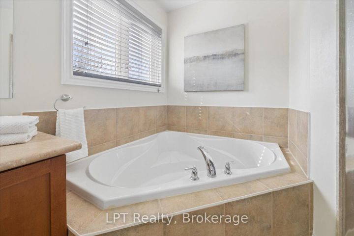 Photo 32 at 1329 Coldstream Drive, Taunton, Oshawa