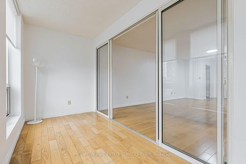Photo 12 at 1705 - 25 Grenville Street, Bay Street Corridor, Toronto