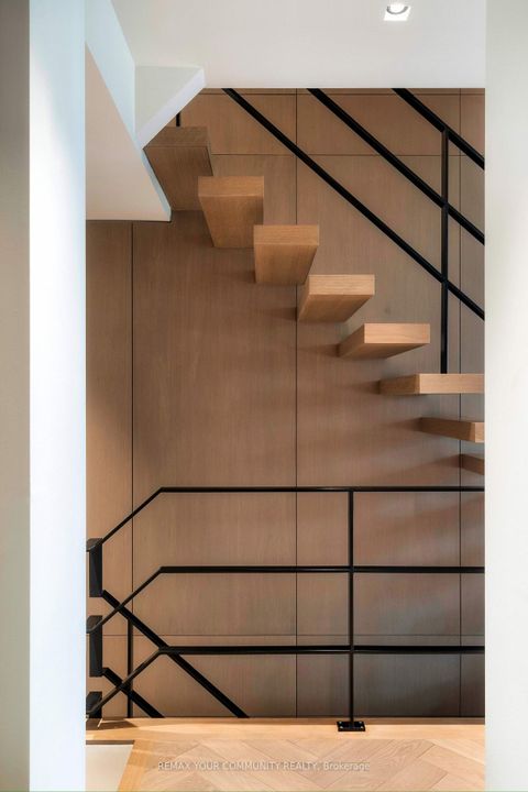 Photo 14 at 57 Baby Point Crescent S, Lambton Baby Point, Toronto