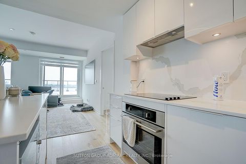 Photo 19 at 712 - 8 Beverley Glen Boulevard, Beverley Glen, Vaughan