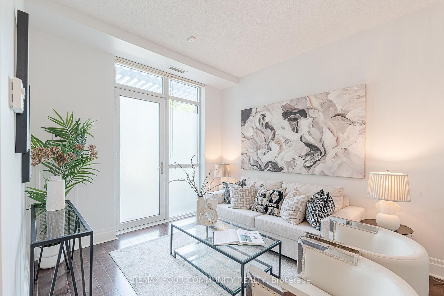 102 - 39 Upper Duke Crescent, Unionville, Markham 2