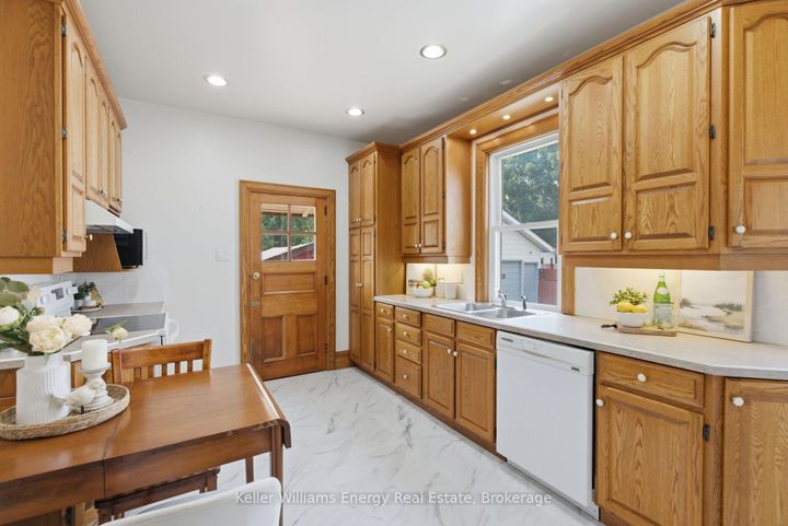 Photo 11 at 100 Burk Street, Vanier, Oshawa