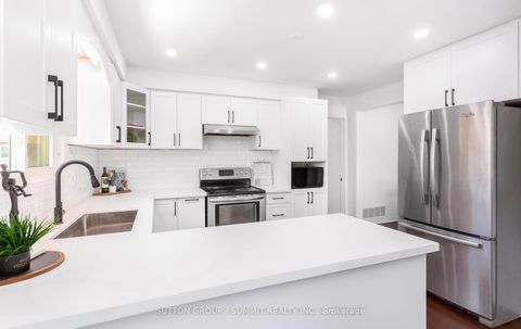 Photo 21 at 20 SAWMILL Road, Jane Heights, Toronto