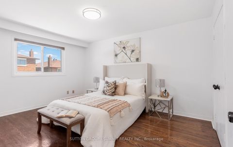 Photo 23 at 20 SAWMILL Road, Jane Heights, Toronto