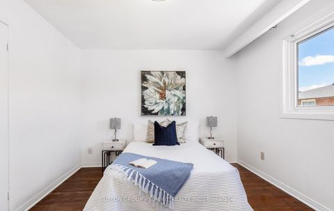 Photo 26 at 20 SAWMILL Road, Jane Heights, Toronto