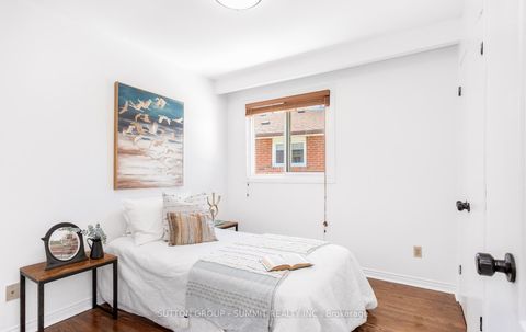 Photo 29 at 20 SAWMILL Road, Jane Heights, Toronto