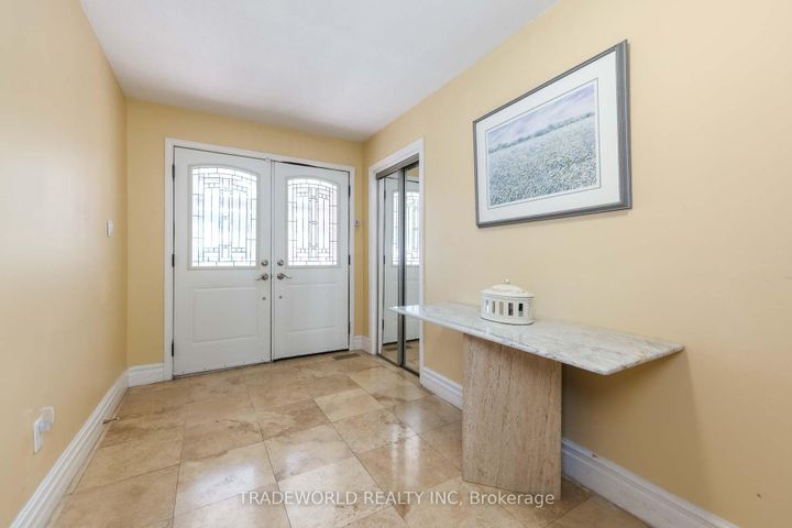 Photo 3 at 46 Winlock Park, Newtonbrook East, Toronto