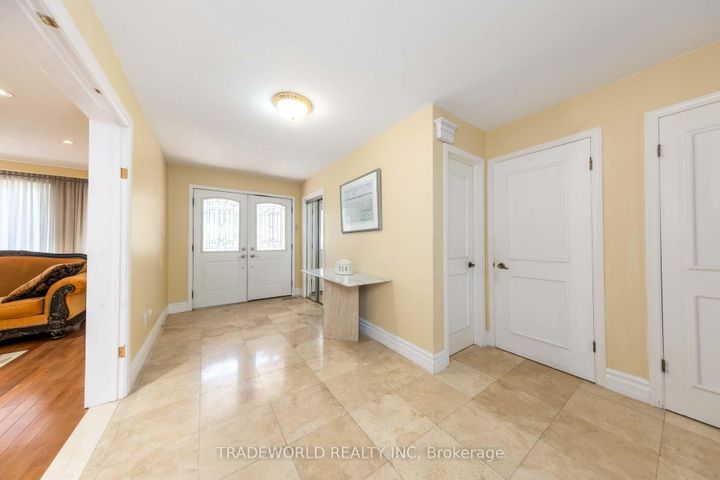 Photo 5 at 46 Winlock Park, Newtonbrook East, Toronto