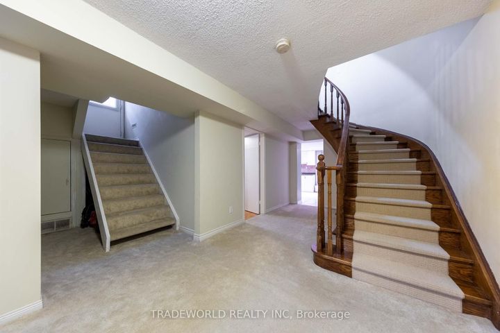 Photo 34 at 46 Winlock Park, Newtonbrook East, Toronto