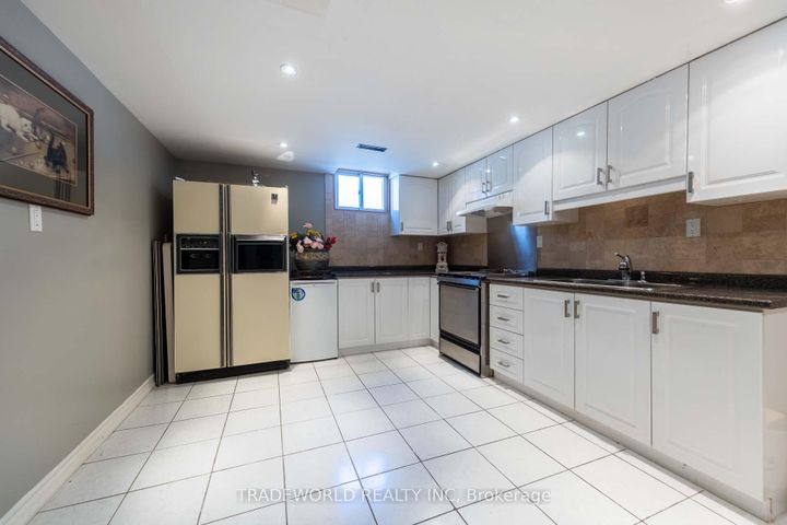 Photo 35 at 46 Winlock Park, Newtonbrook East, Toronto