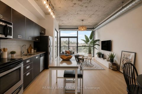 Photo 1 at 401 - 60 Bathurst Street, Niagara, Toronto