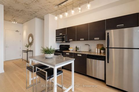 Photo 3 at 401 - 60 Bathurst Street, Niagara, Toronto