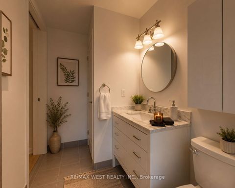 Photo 6 at 401 - 60 Bathurst Street, Niagara, Toronto