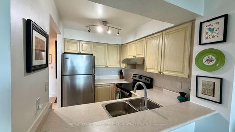 Photo 6 at 1009 - 398 Eglinton Avenue E, Mount Pleasant East, Toronto