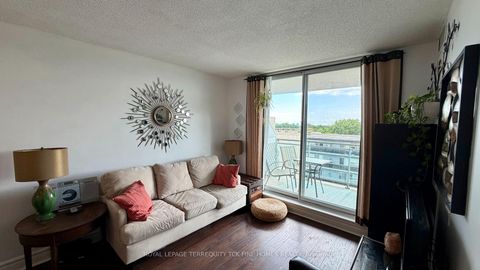 Photo 8 at 1009 - 398 Eglinton Avenue E, Mount Pleasant East, Toronto
