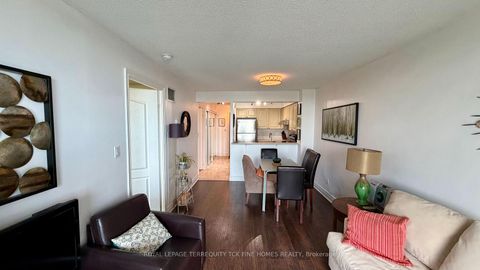Photo 9 at 1009 - 398 Eglinton Avenue E, Mount Pleasant East, Toronto